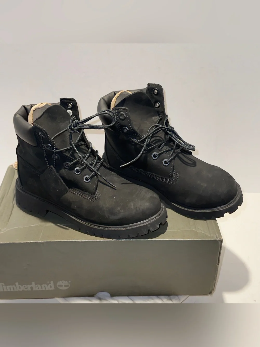 TIMBERLAND PREMIUM 6INCH WATERPROOF BOOT JUNIOR 'S NEW Medium Width